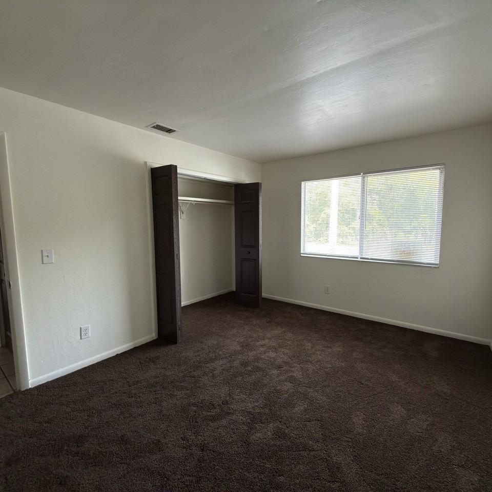 1600 Se 39th Ter #4 - Photo 5 of 10