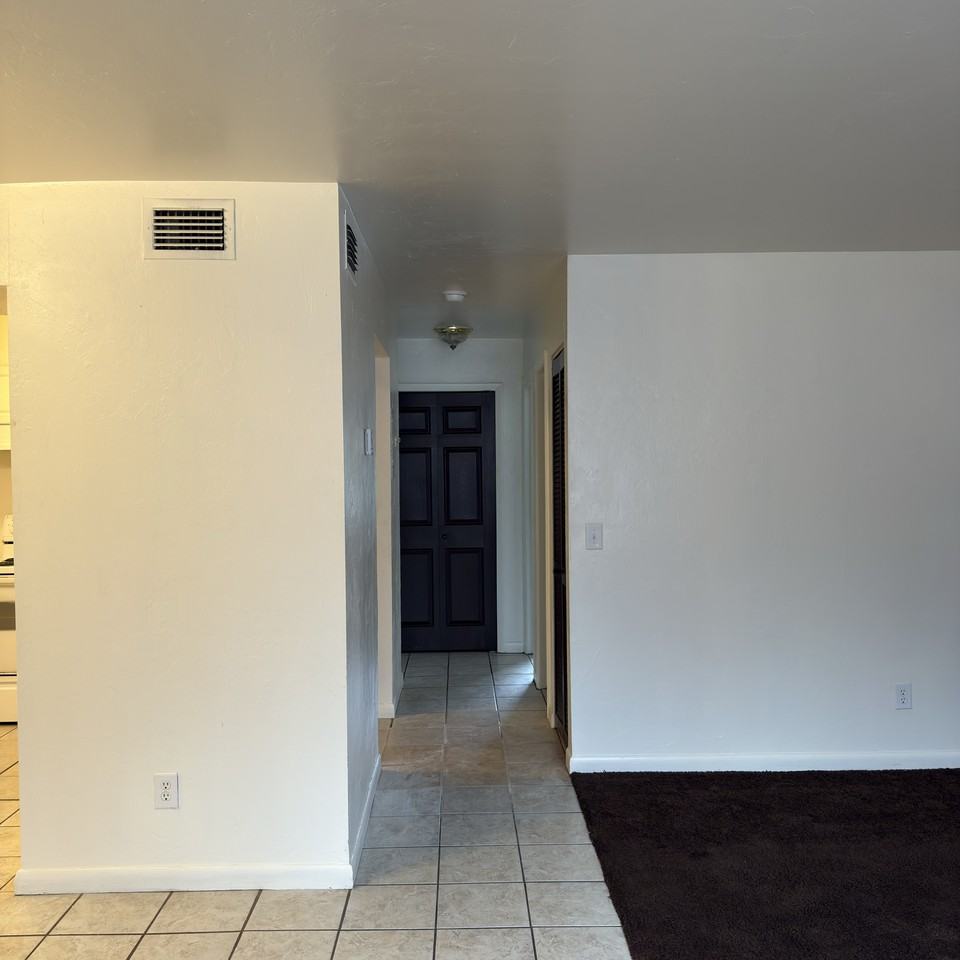 1600 Se 39th Ter #4 - Photo 7 of 10