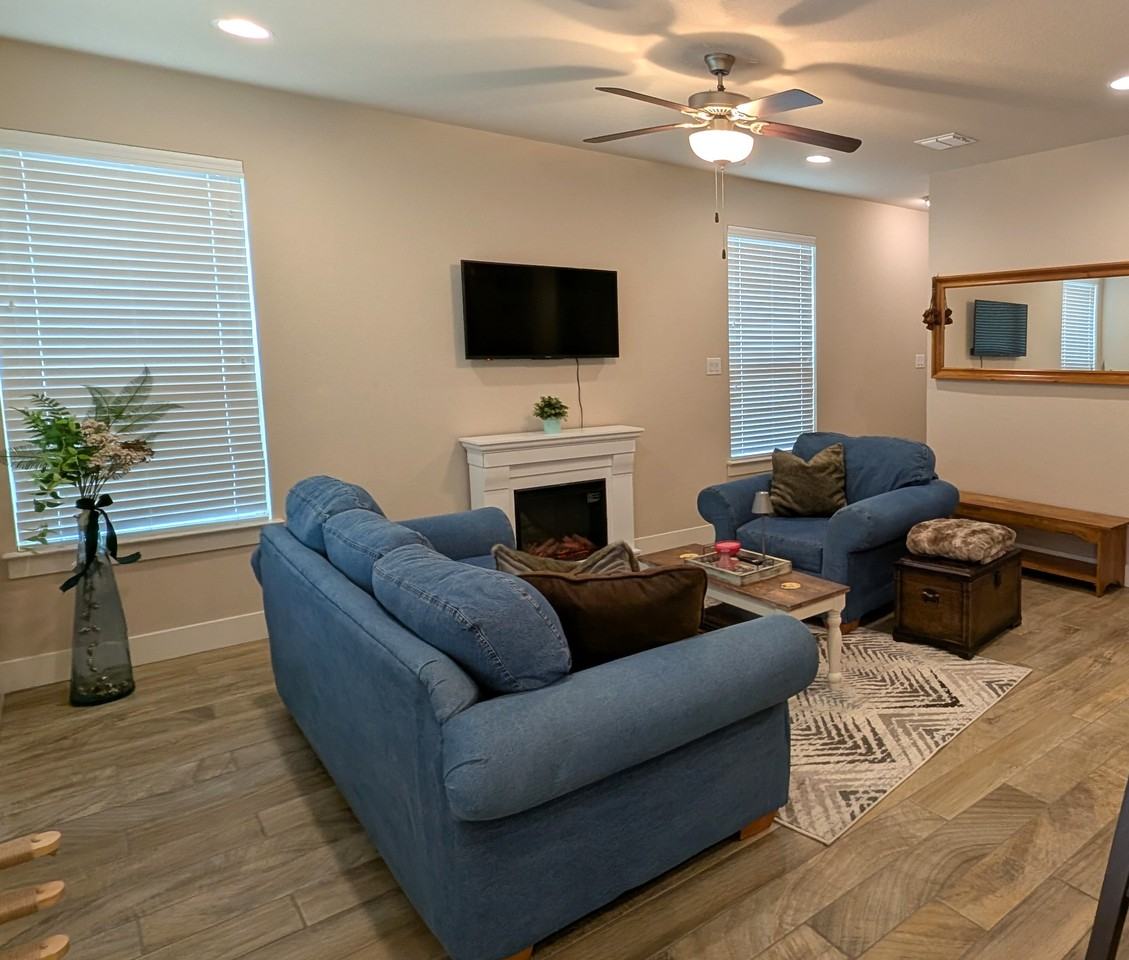 909 Crystal Brook Cv - Photo 2 of 22