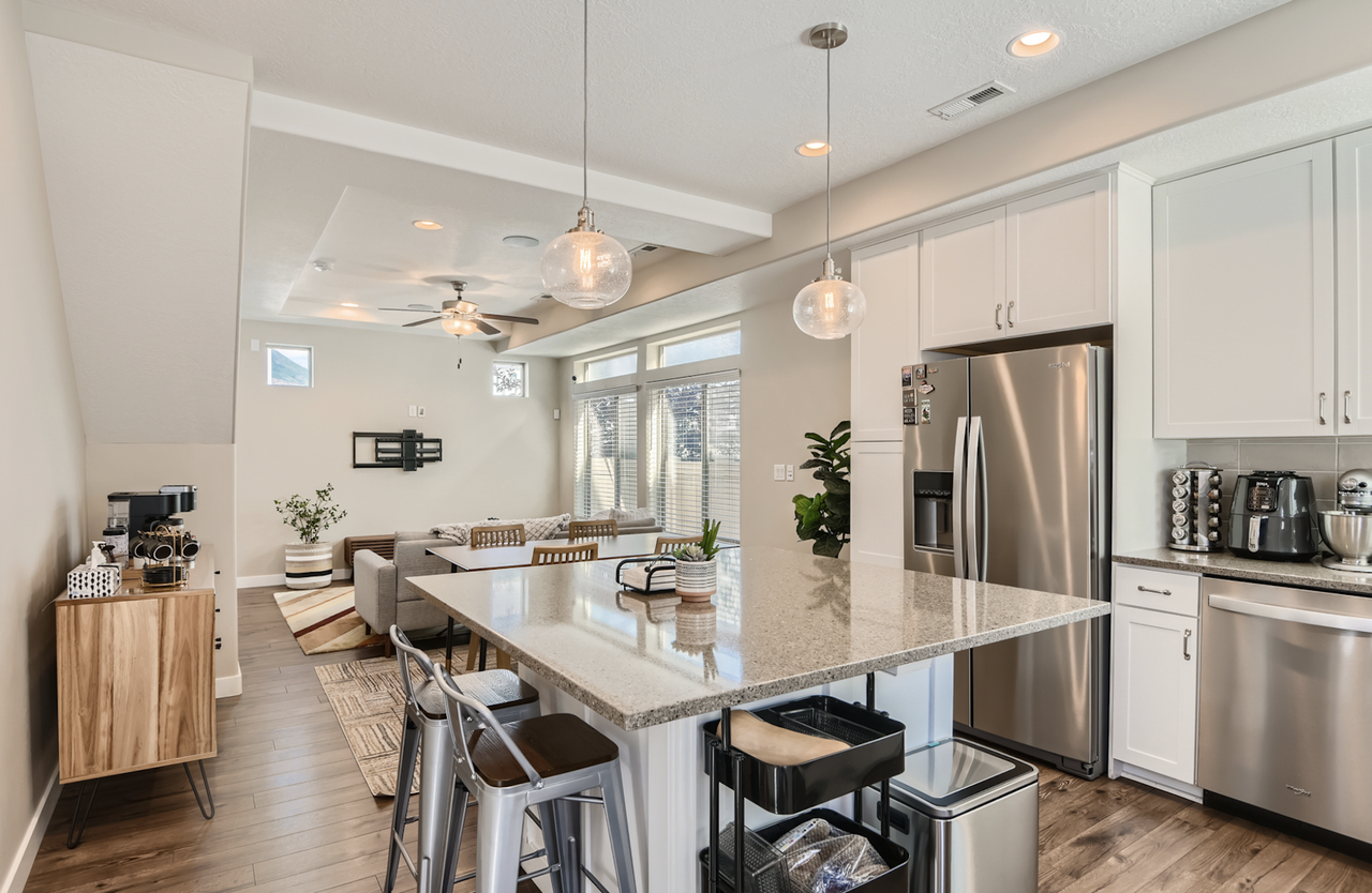 348 South 780 East - Photo 5 of 21