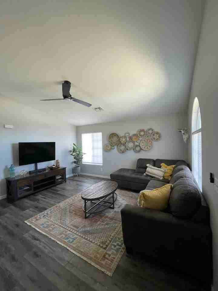 3636 Lexington Avenue - Photo 6 of 22
