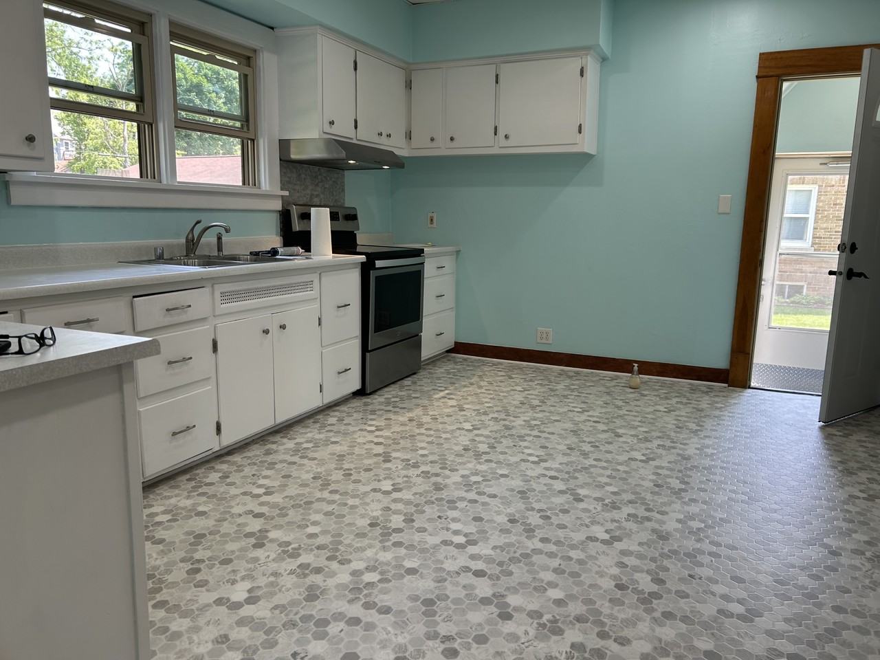 729 N Center St - Photo 2 of 16