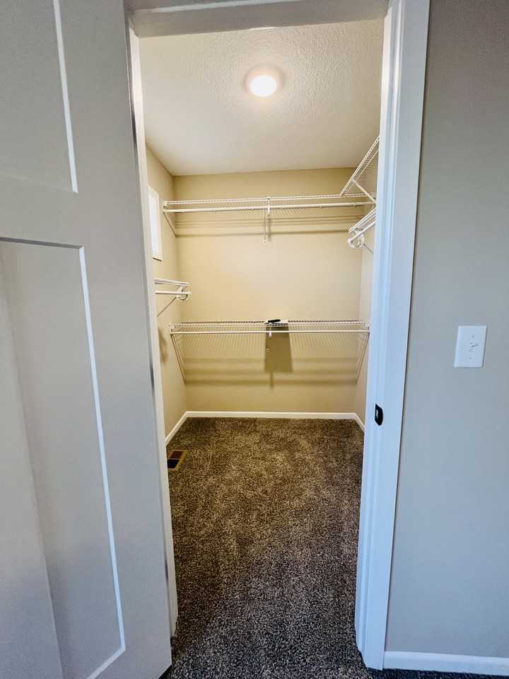 1031 45th Ave Ne #NA - Photo 5 of 24