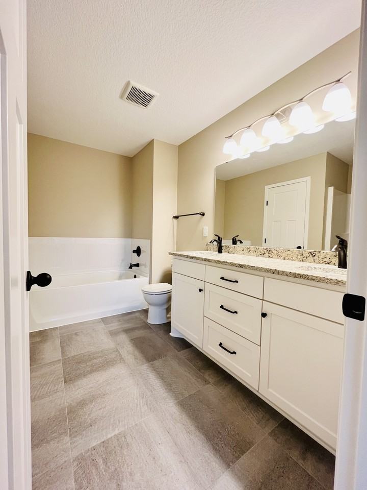 1031 45th Ave Ne #NA - Photo 6 of 24