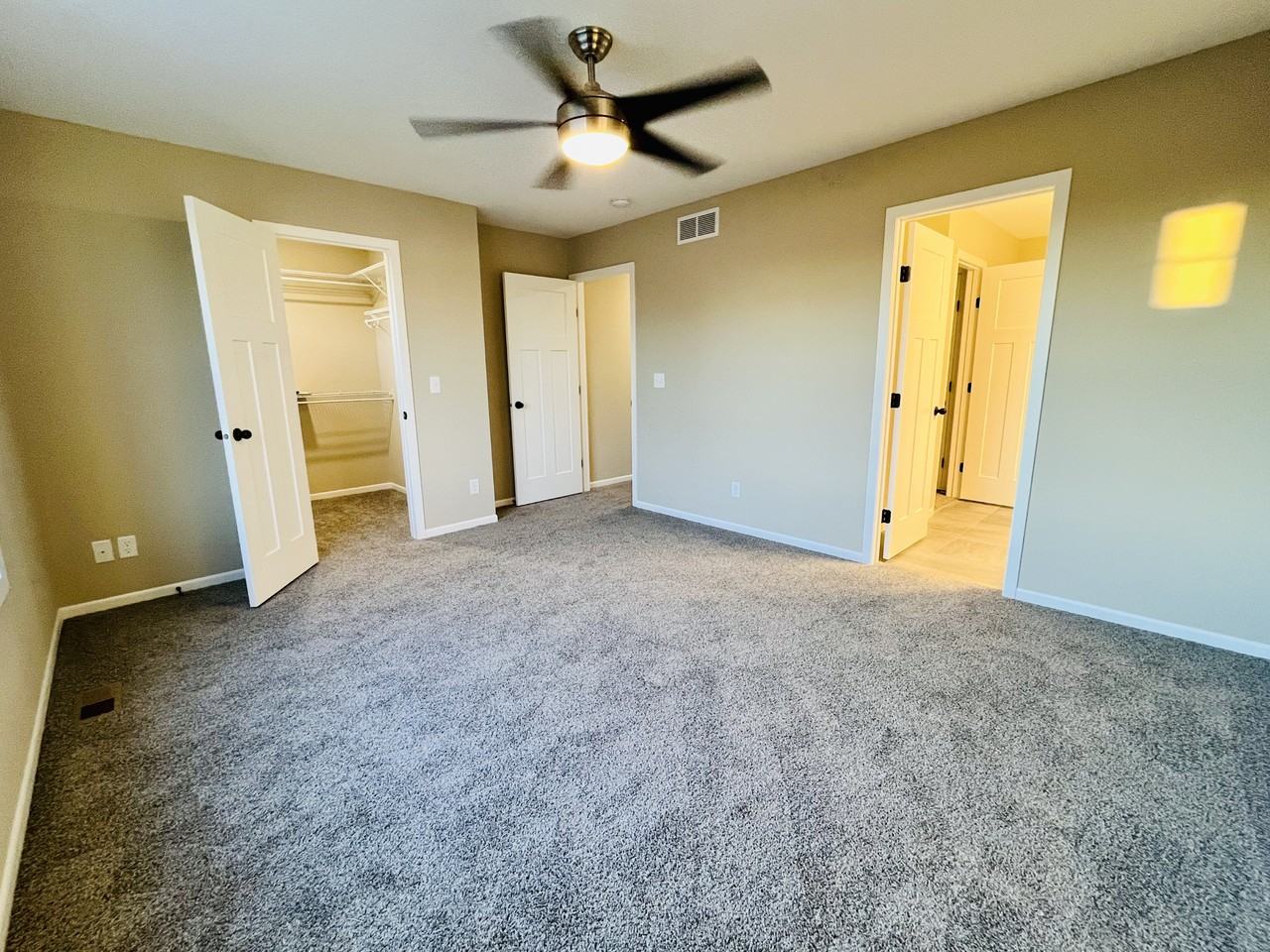 1031 45th Ave Ne #NA - Photo 7 of 24