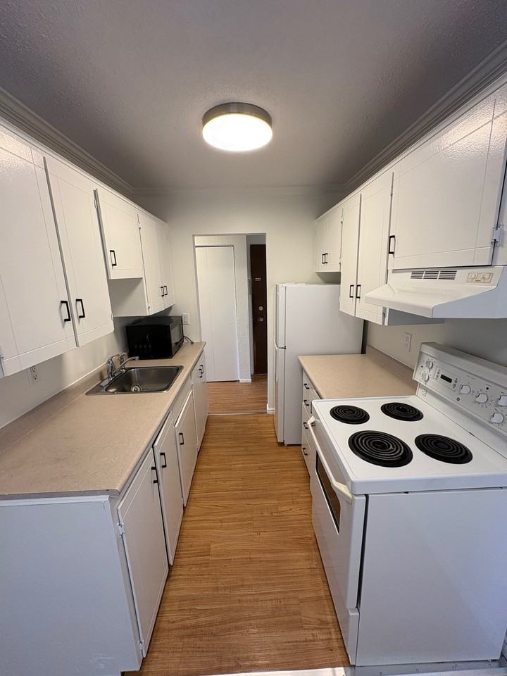 1111 Hillside Ave #201 - Photo 7 of 11