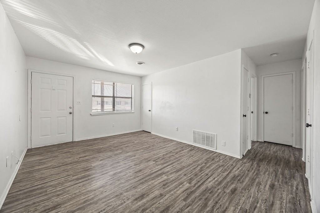 1931 W Deane St #U - Photo 3 of 19