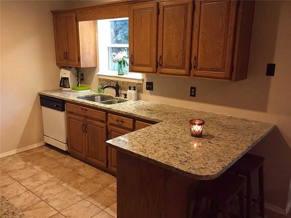 1416 E Briarcliff St - Photo 6 of 7