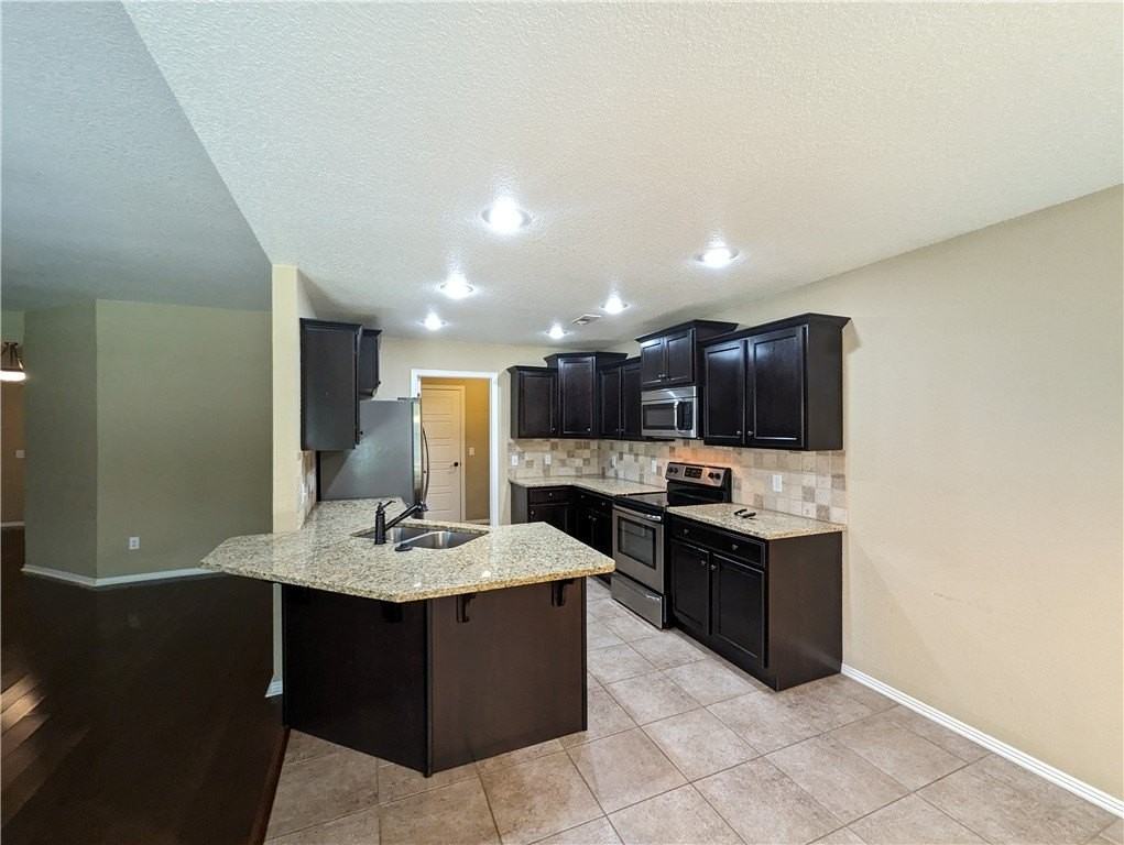 1417 S Blue Willow Ave - Photo 6 of 34