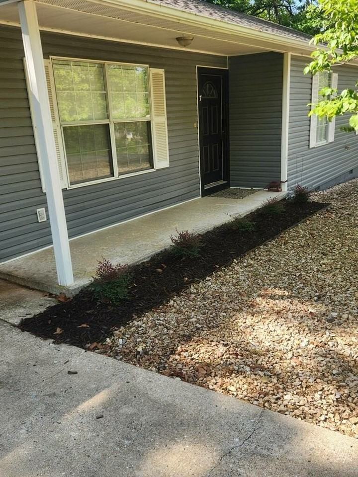 7 Claypole Ln - Photo 3 of 23
