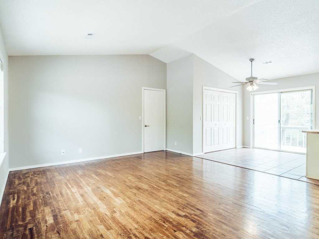 7 Claypole Ln - Photo 4 of 23
