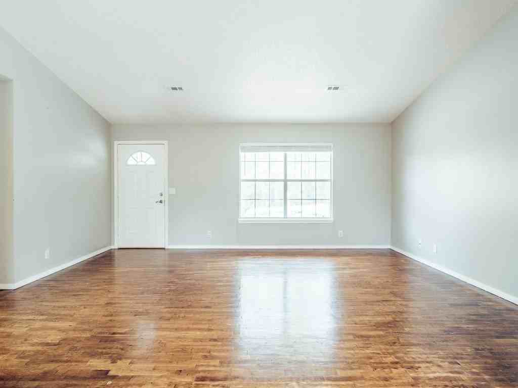 7 Claypole Ln - Photo 5 of 23