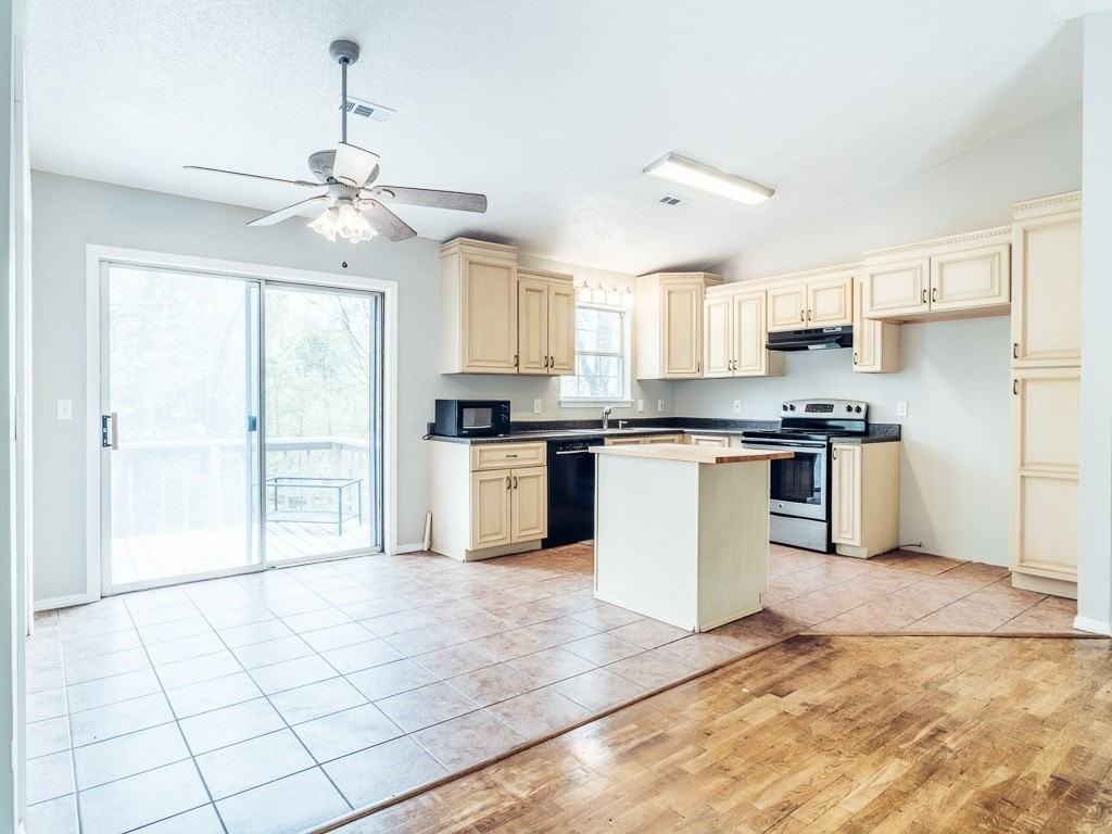 7 Claypole Ln - Photo 6 of 23