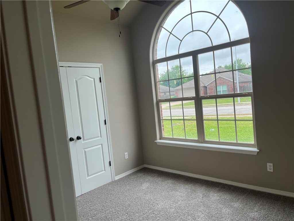 121 Willow Dr - Photo 4 of 8