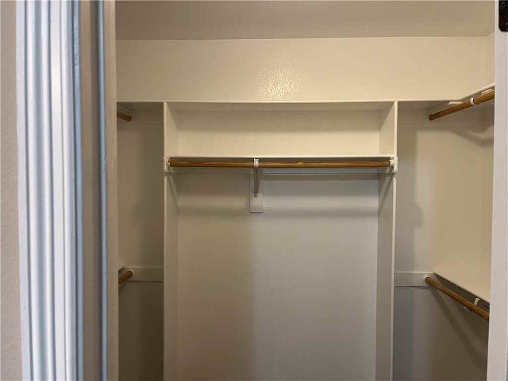 121 Willow Dr - Photo 7 of 8