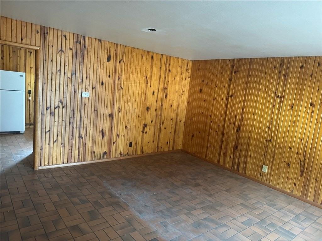 645 W Adams St - Photo 2 of 12