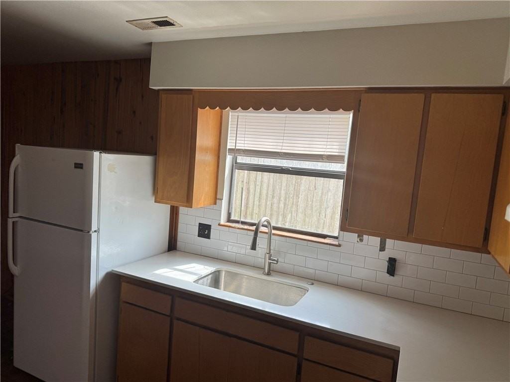 645 W Adams St - Photo 4 of 12