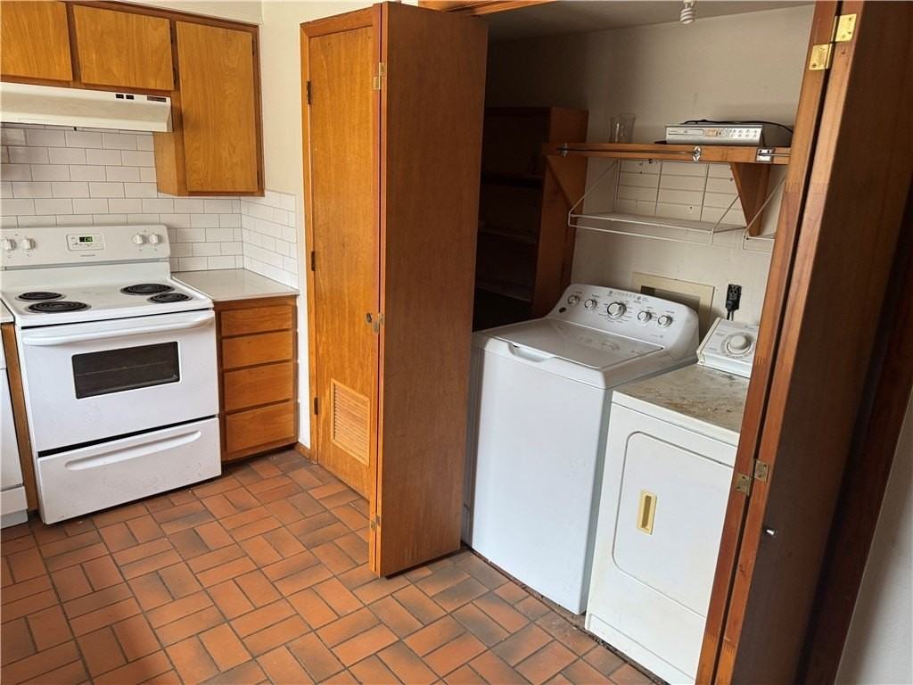 645 W Adams St - Photo 5 of 12