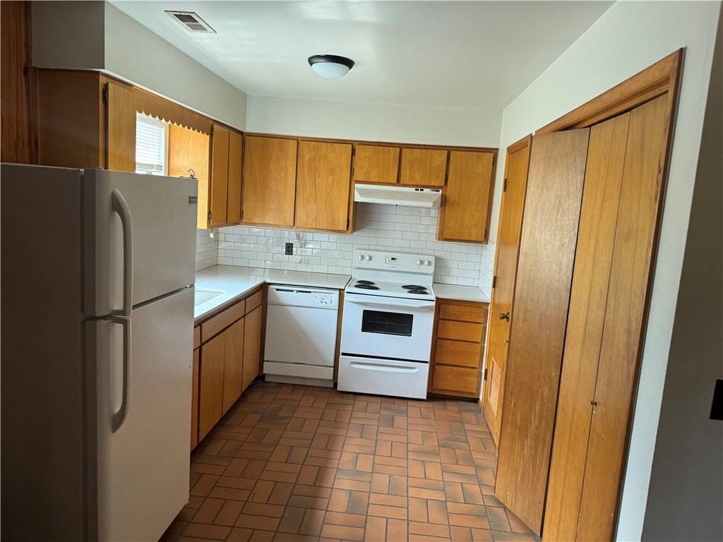 645 W Adams St - Photo 6 of 12