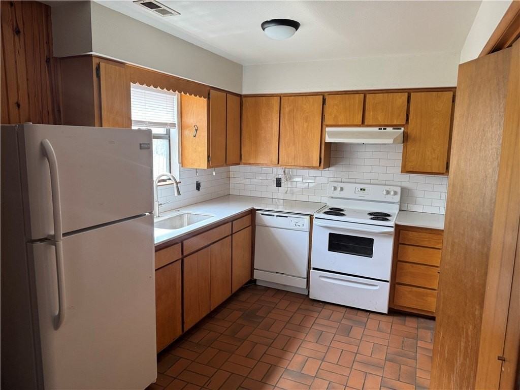 645 W Adams St - Photo 7 of 12