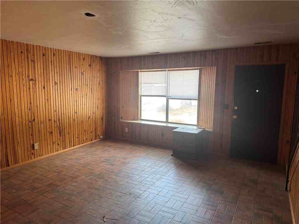 645 W Adams St - Photo 5 of 10