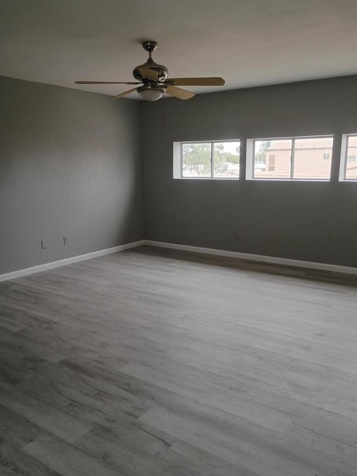 2694 E Oakleaf Dr - Photo 4 of 10