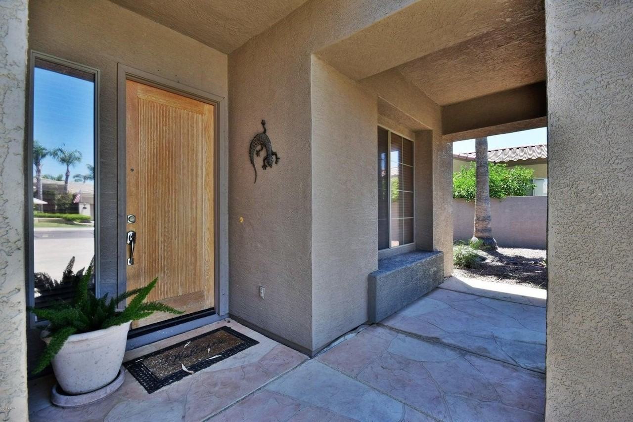 483 W Carob Dr - Photo 4 of 32