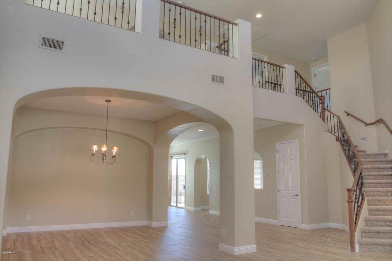 2413 E Park View Ln - Photo 5 of 41