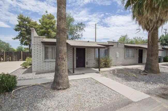 2201 W Belmont Ave #4
