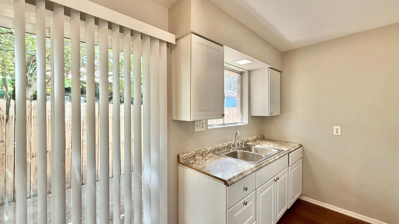 2201 W Belmont Ave #4 - Photo 7 of 27