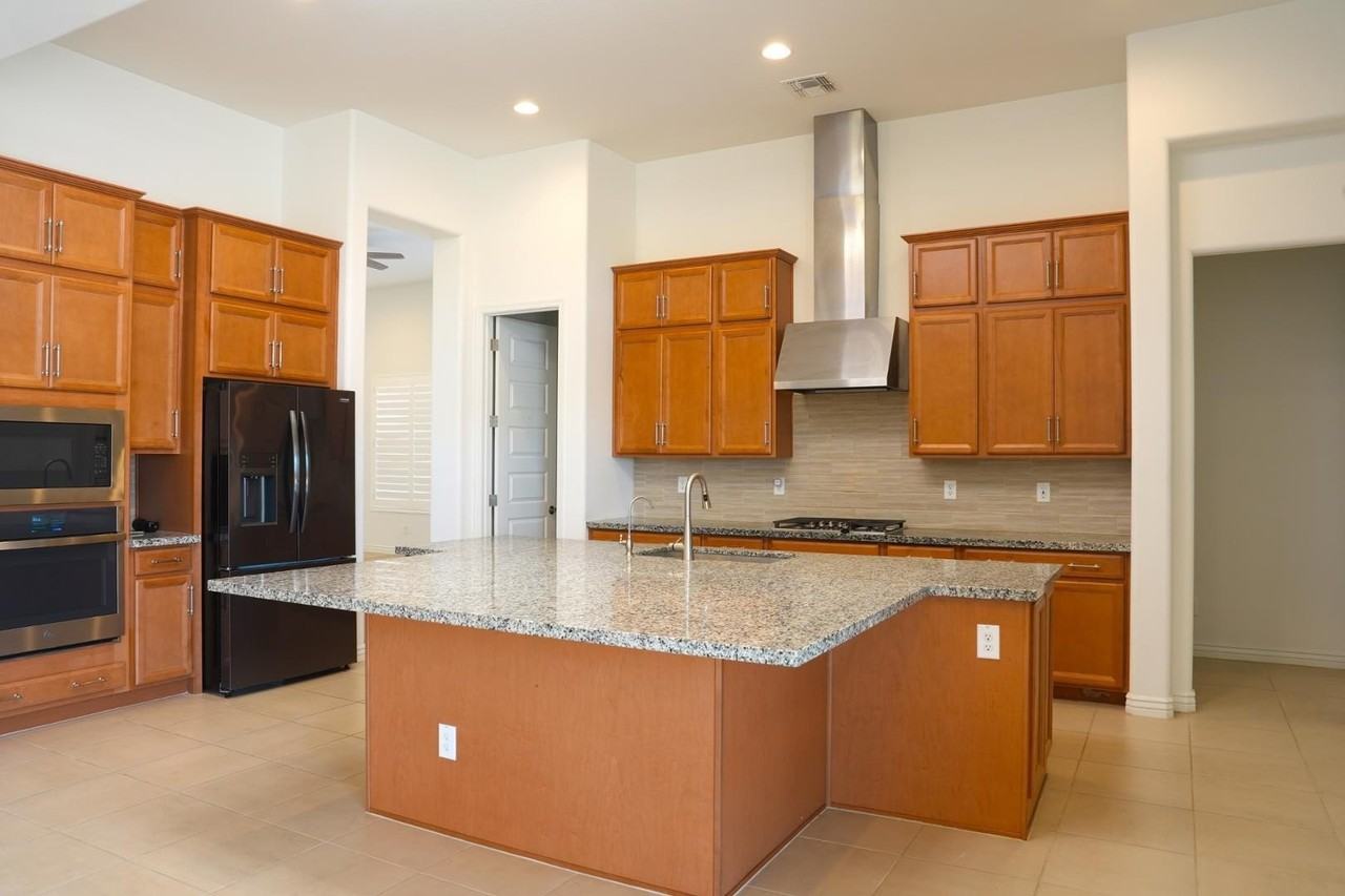 27711 N 38th Dr - Photo 5 of 36