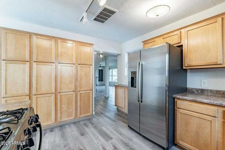 505 W Howe St - Photo 6 of 20