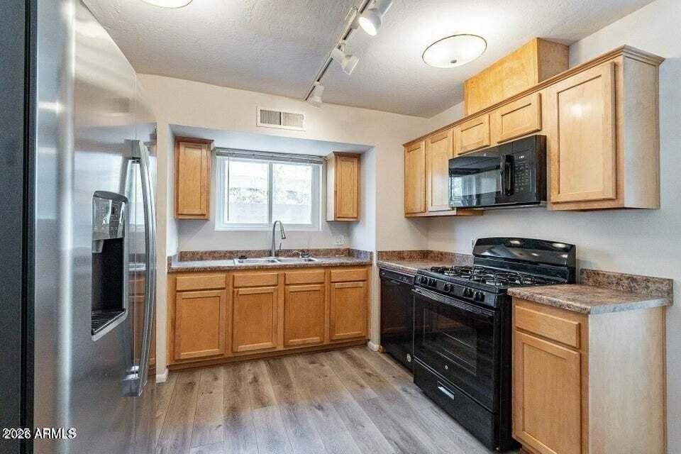 505 W Howe St - Photo 7 of 20