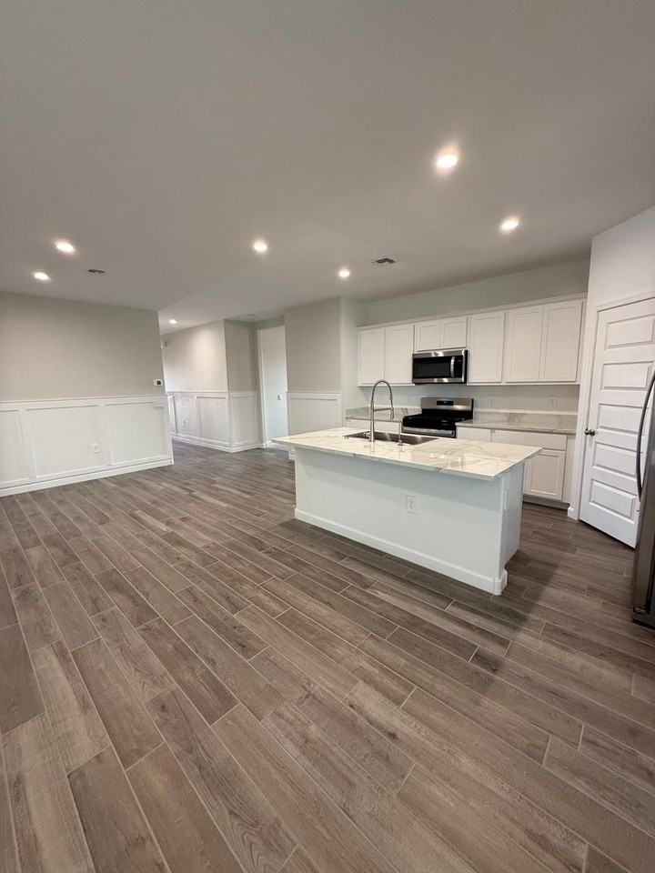 2229 W Starfire Ave - Photo 2 of 9