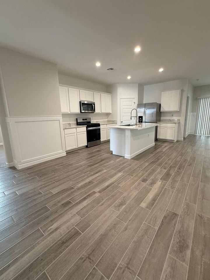 2229 W Starfire Ave - Photo 5 of 9