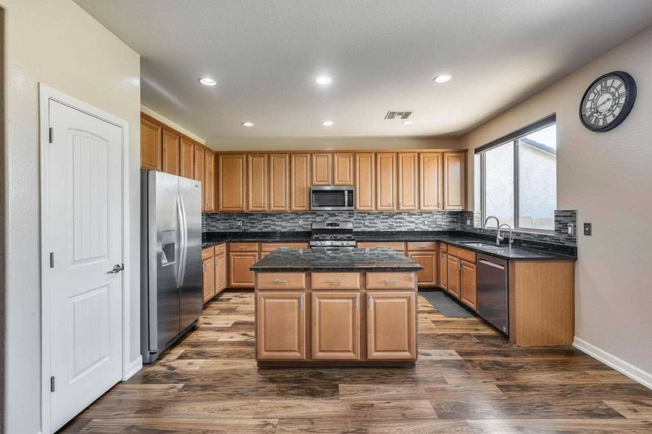 5826 W Plum Rd - Photo 4 of 20