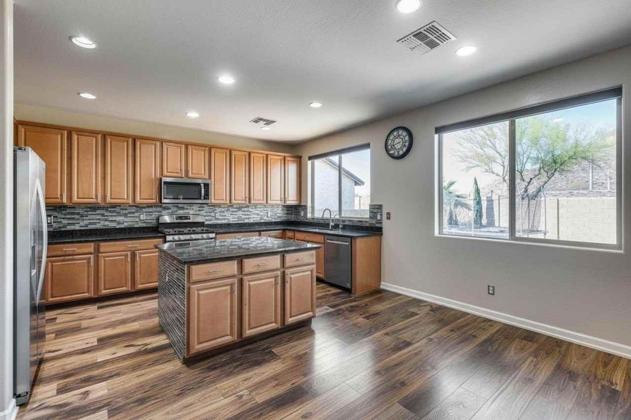 5826 W Plum Rd - Photo 6 of 20