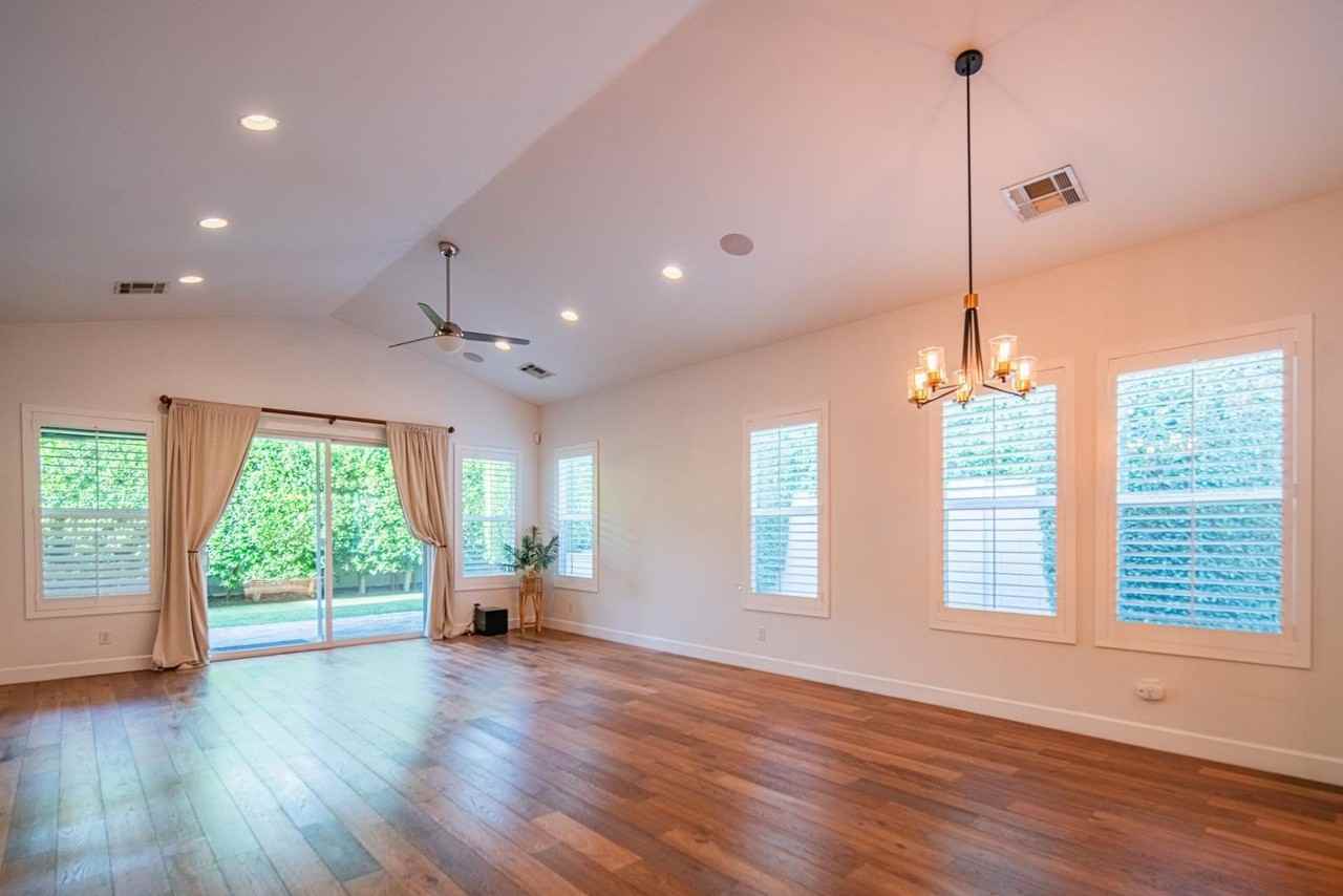 3850 E Crittenden Ln - Photo 7 of 38
