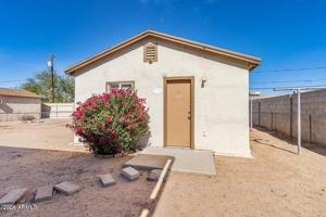 featured image of 412 W 9th St