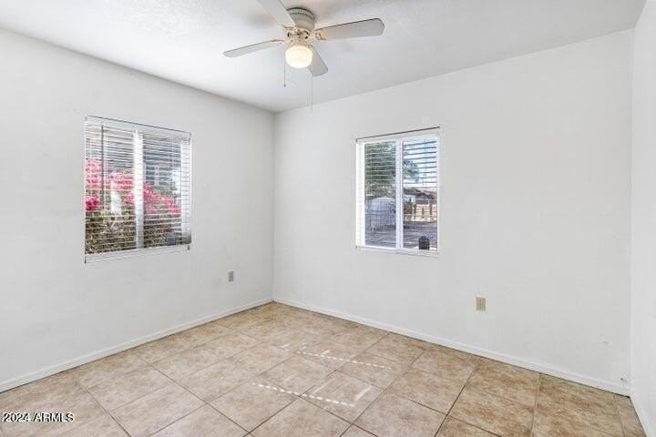 412 W 9th St - Photo 6 of 7