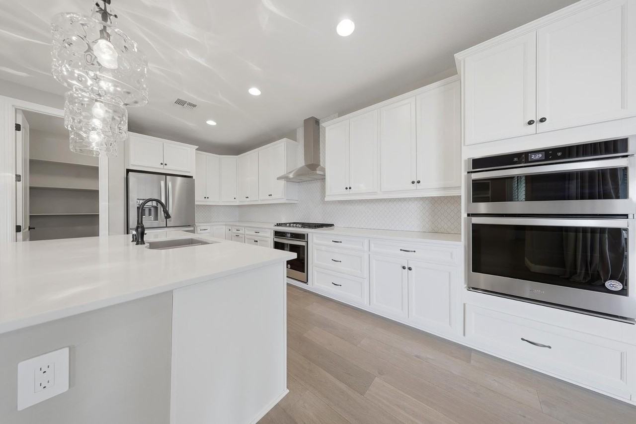 2527 E Nancy Ln - Photo 4 of 44