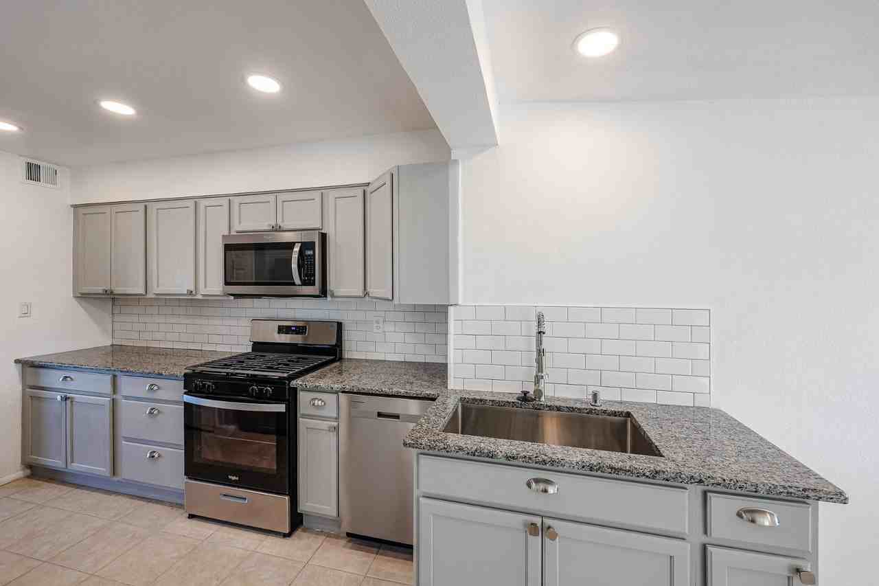 11417 N Hacienda Dr - Photo 2 of 41