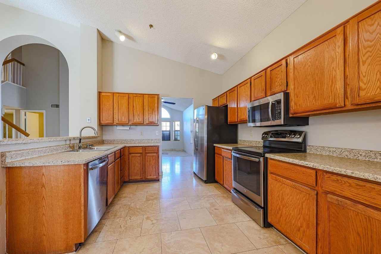 9067 E Voltaire Dr - Photo 4 of 36