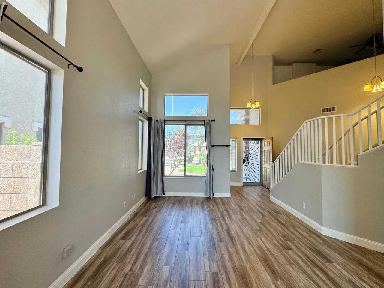 1939 E Springfield Pl - Photo 5 of 32