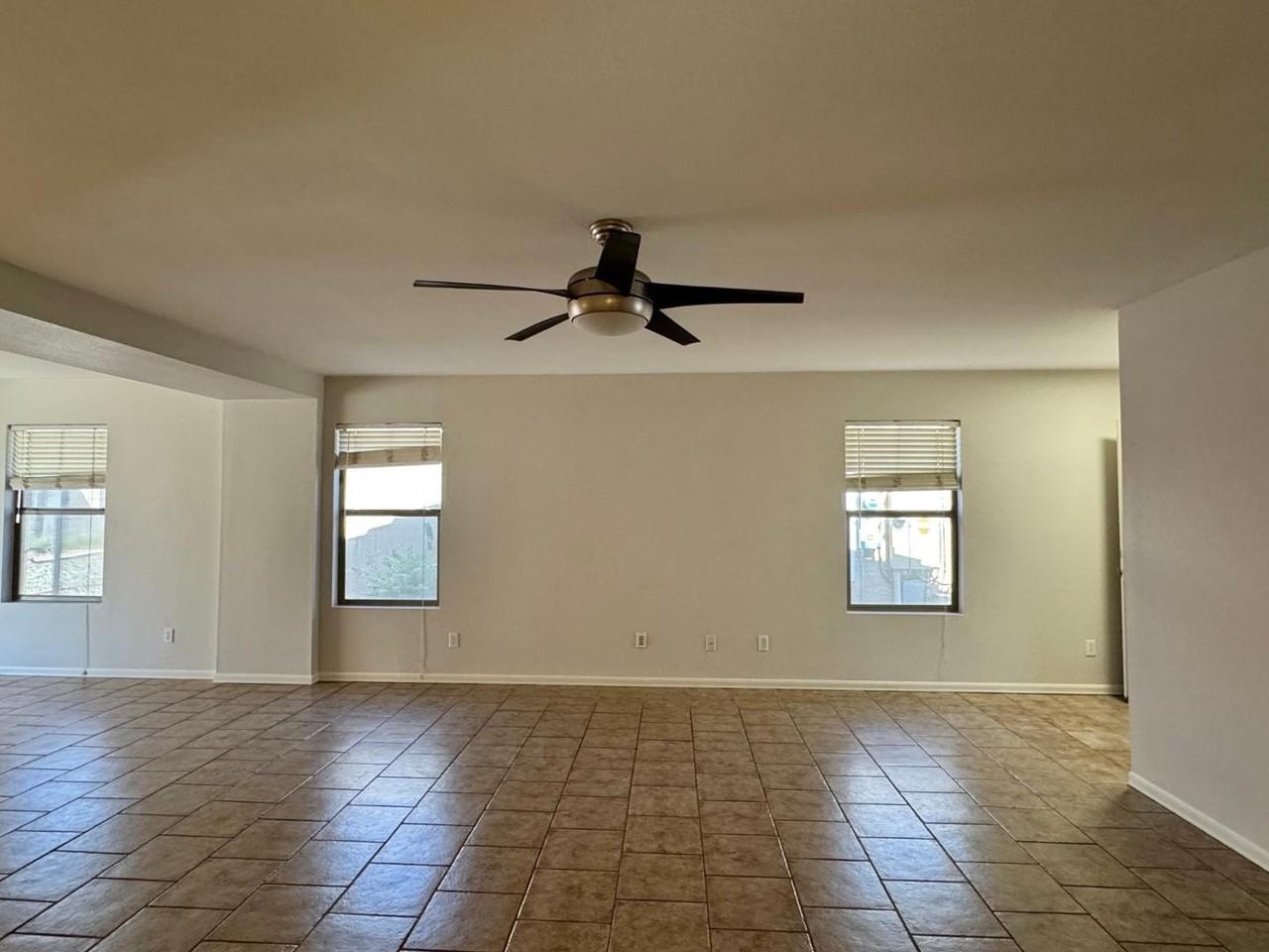 15672 W Port Au Prince Ln - Photo 7 of 18