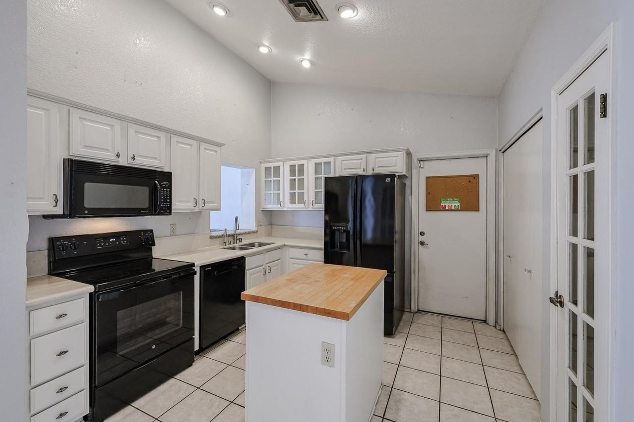 1822 E Bluefield Ave - Photo 3 of 44