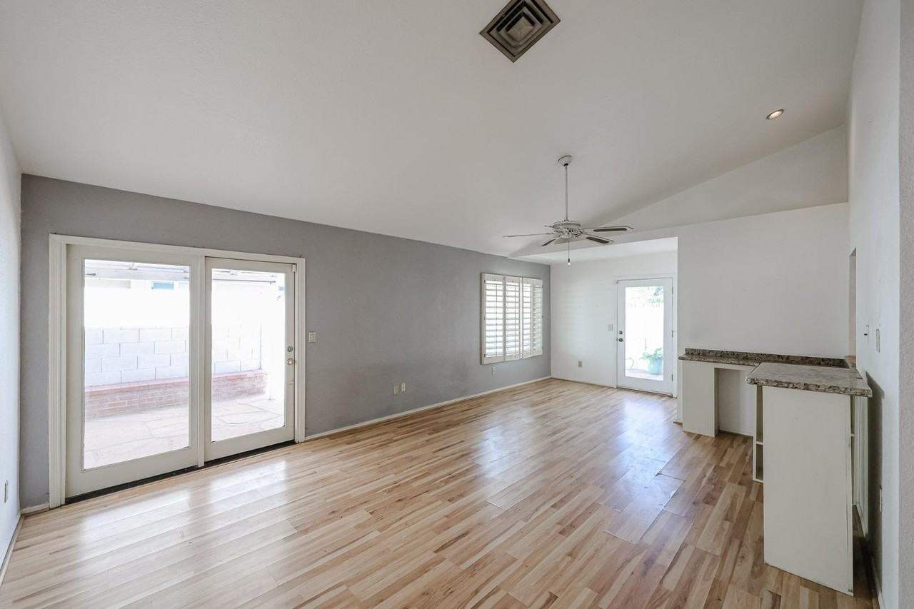 1822 E Bluefield Ave - Photo 5 of 44