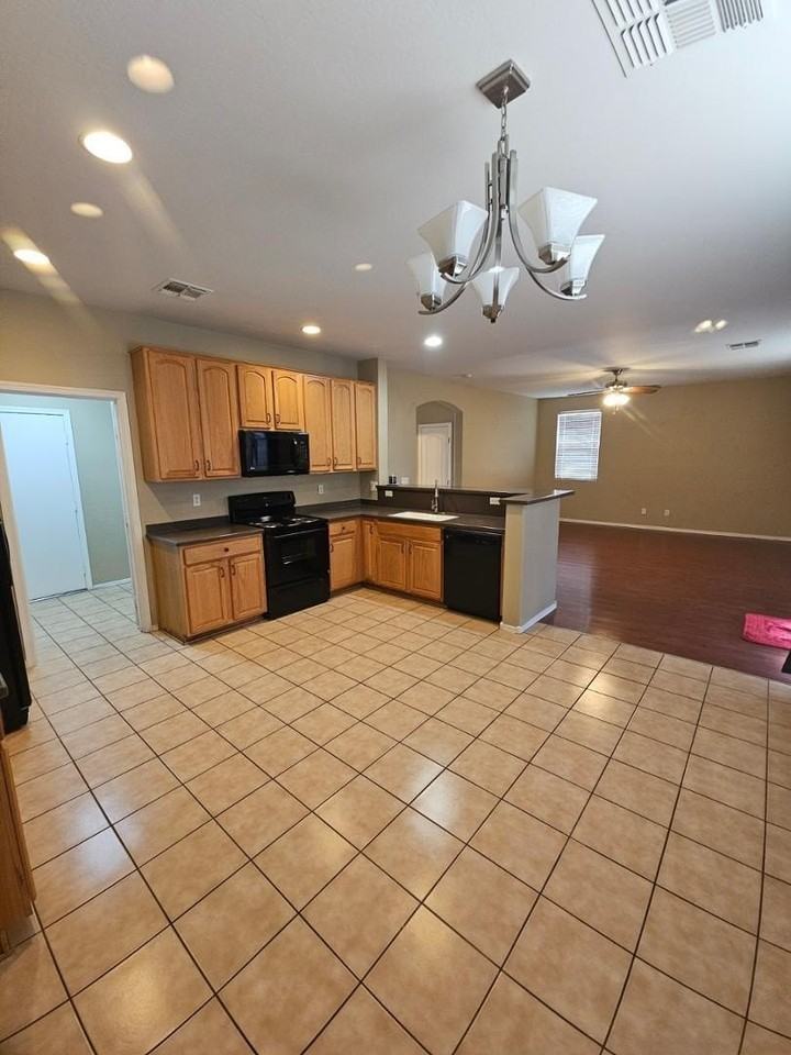 18426 N Lariat Rd - Photo 3 of 18