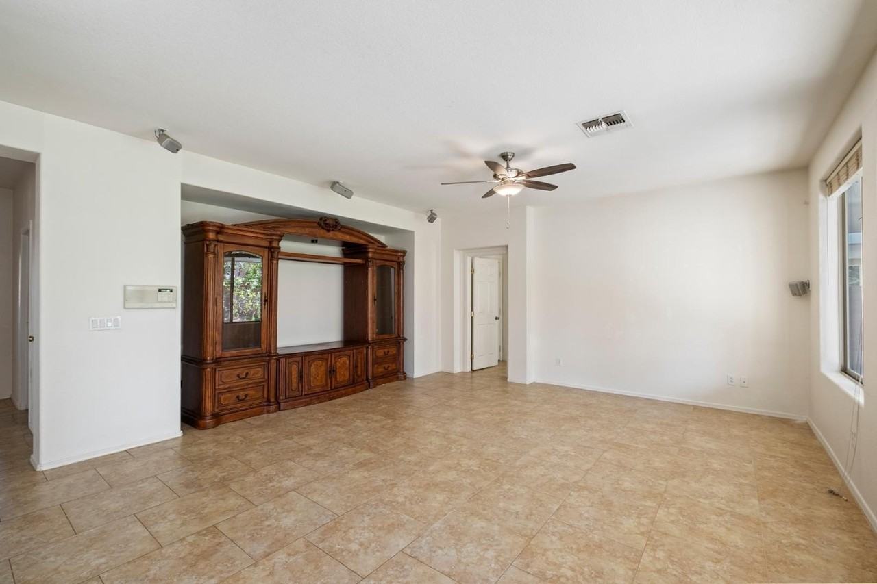 18813 E Arrowhead Trl - Photo 5 of 25