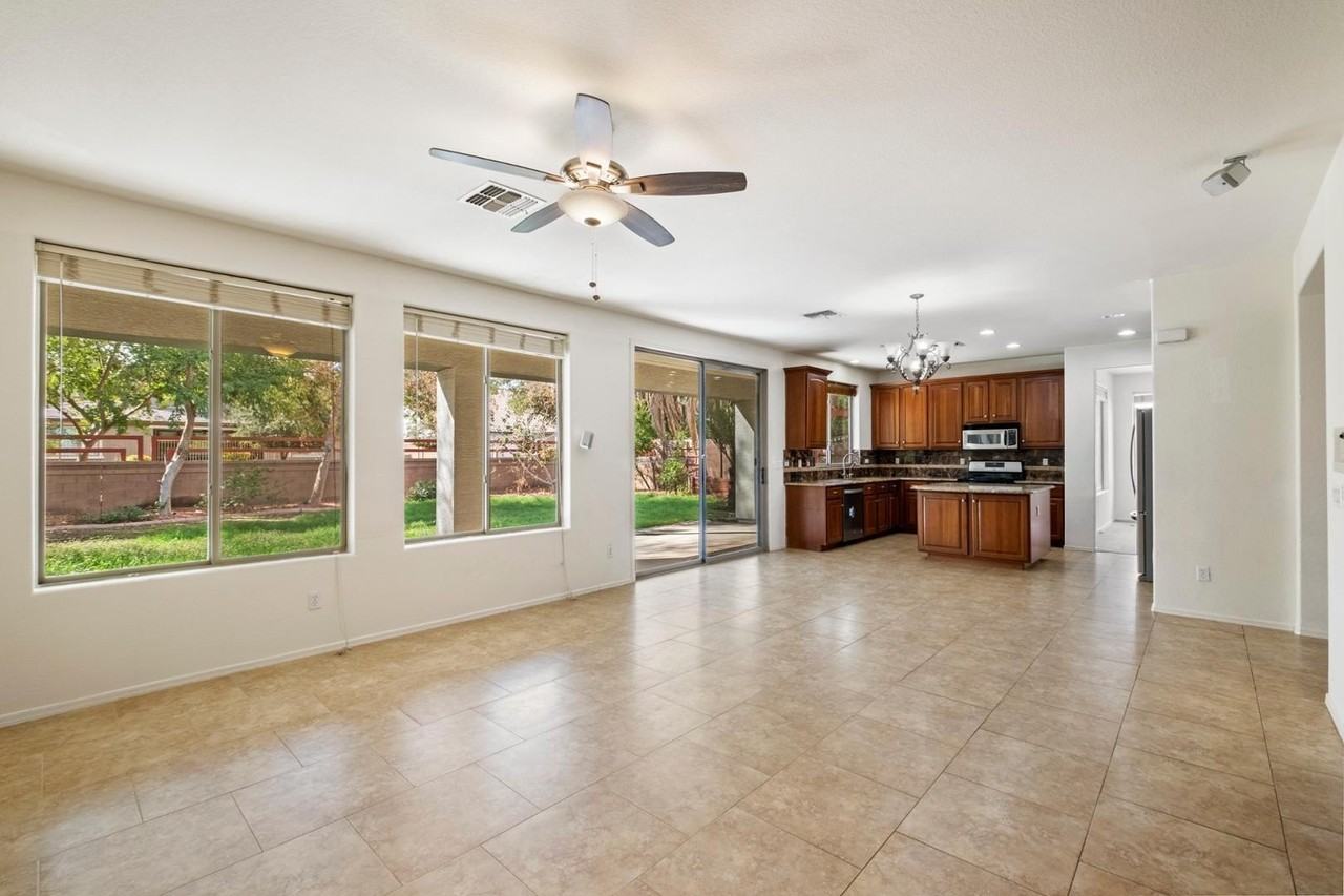 18813 E Arrowhead Trl - Photo 6 of 25